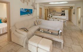 Family Getaway In Marathon By Ghh